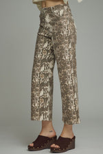 Load image into Gallery viewer, Snake Printed Cropped Pants
